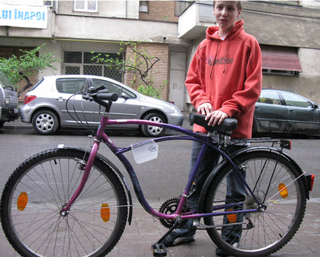Notre vélo reconstitué offert à un jeune Roumain Piatra Neamt
